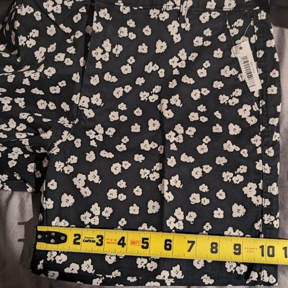 Women's Mid-Rise Slim-Fit 5 Inch Inseam Khaki Short - Picture 8 of 10